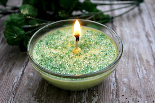 DIY Green Shamrock Candle- Easy Homemade Soy Candle